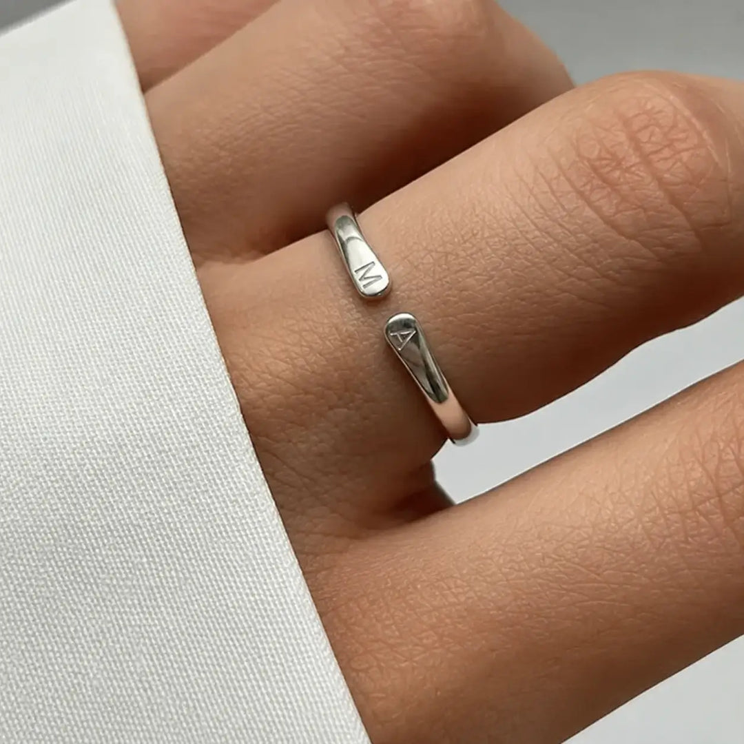 Anillo Contigo plata puesto