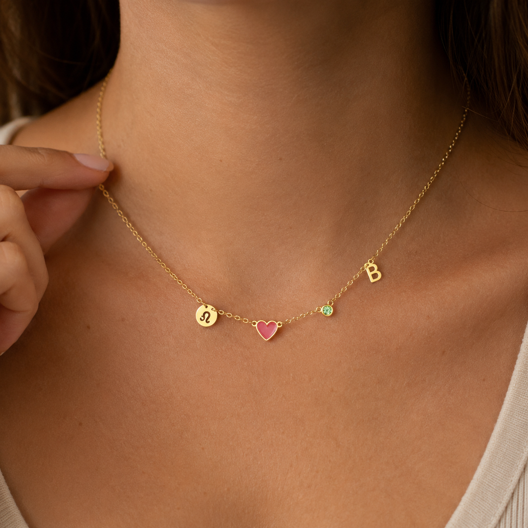 Collar Mia con inicial y corazón