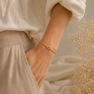 Pulsera Lazo Eterno puesta