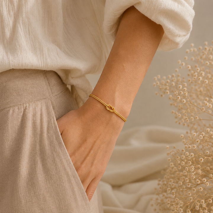 Pulsera Lazo Eterno puesta